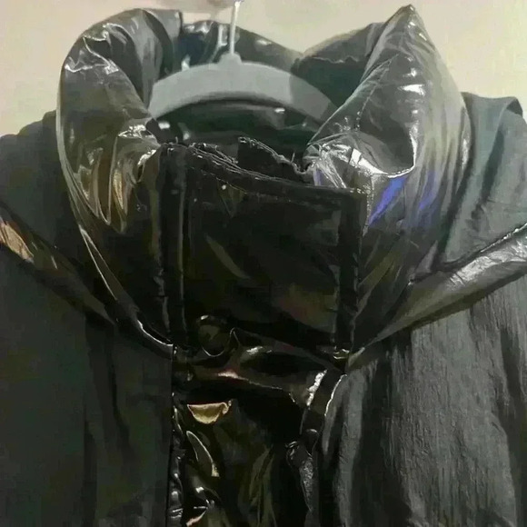 Bagatelle NYC Women's Cropped Black Patent Nylon Puffer Jacket Large Hooded - Picture 4 of 6